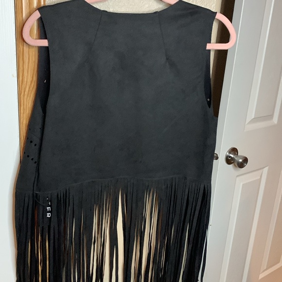 Western laser cut open front solid black vest with fringe NEW - Picture 6 of 6